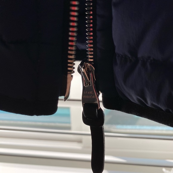 LOUIS VUITTON PUFFER DOWN VEST NAVY/BLACK - Picture 4 of 7